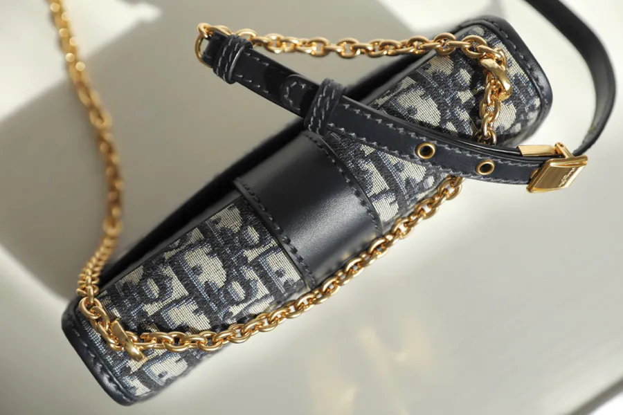 Montaigne 30 Bucket Bag with Chain Strap