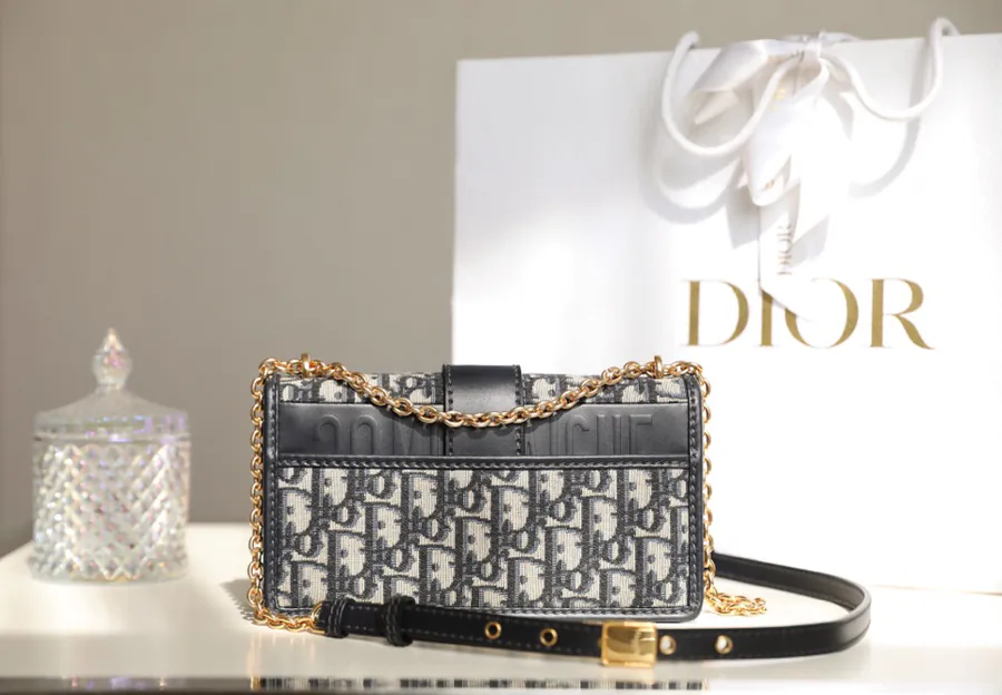 Montaigne 30 Bucket Bag with Chain Strap