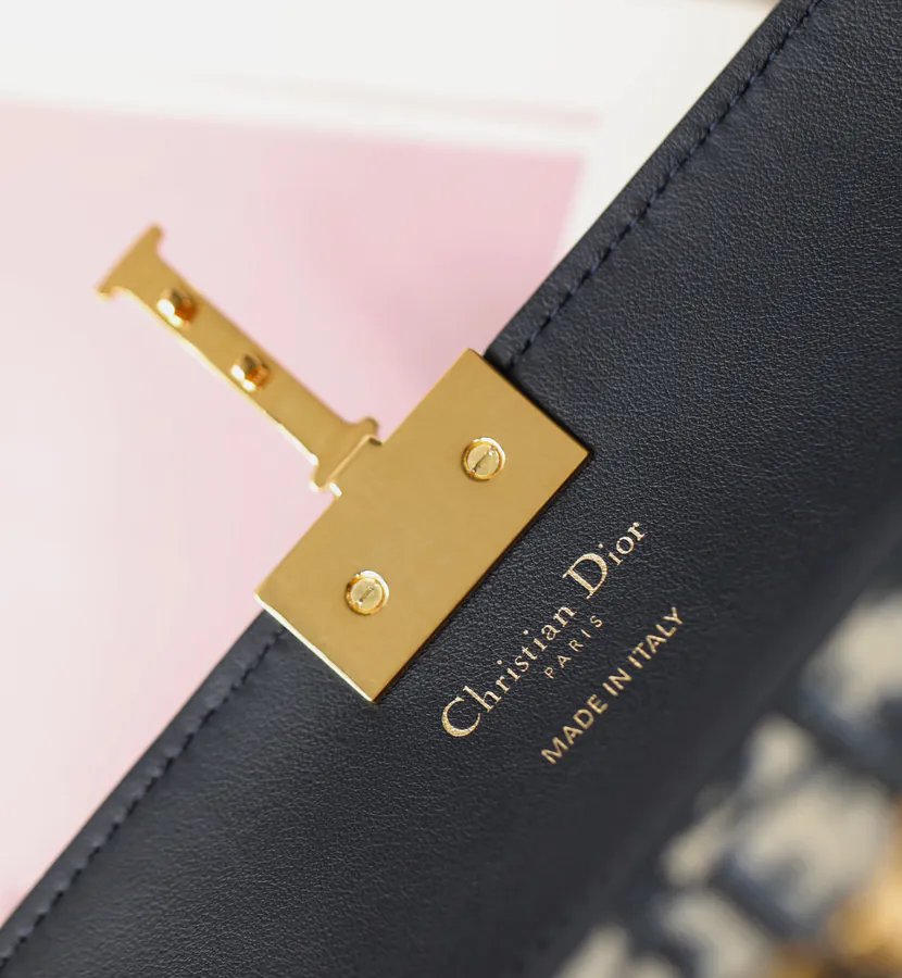 Montaigne 30 Bucket Bag with Chain Strap