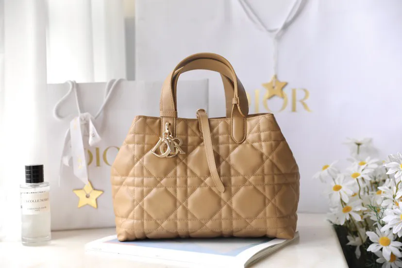 Toujours Medium Shopping Bag