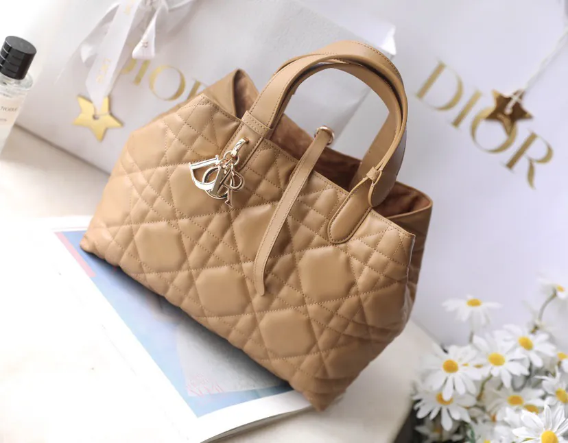 Toujours Medium Shopping Bag