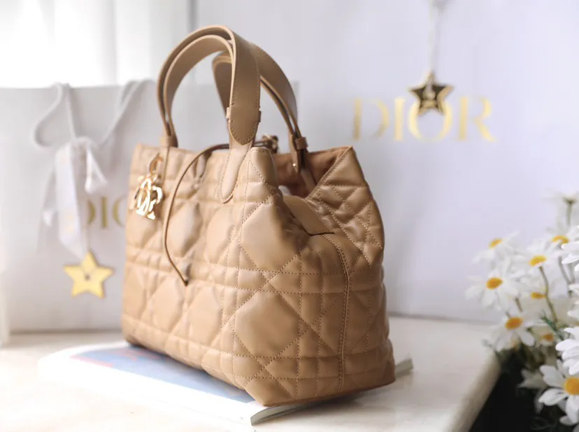 Toujours Medium Shopping Bag