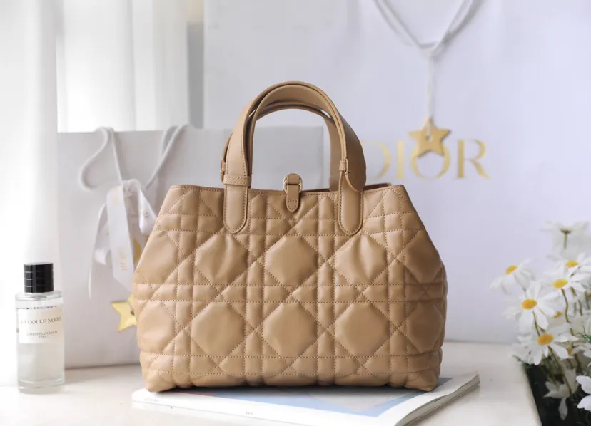 Toujours Medium Shopping Bag