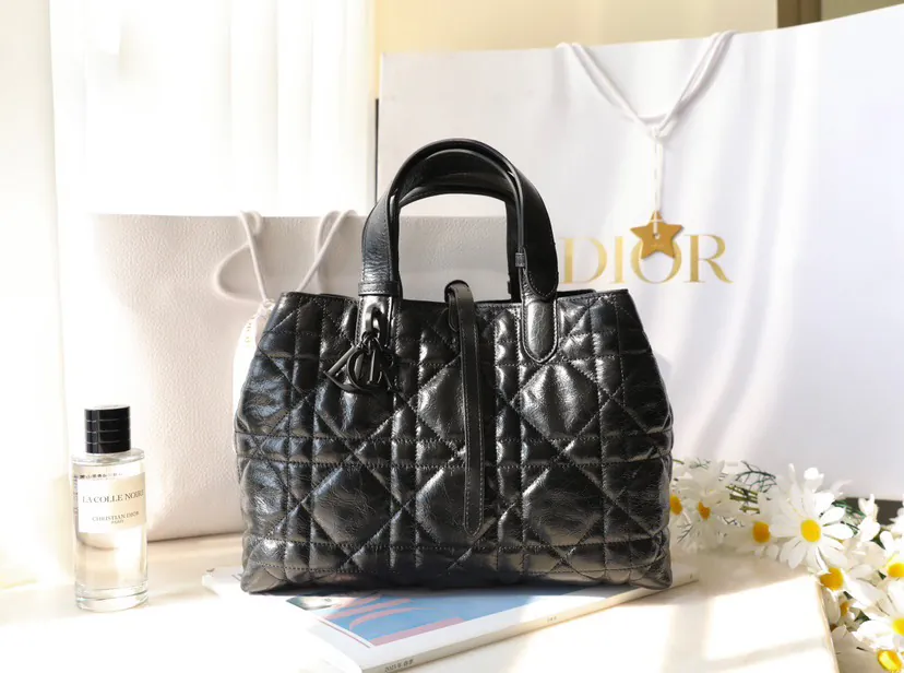 Toujours Medium Shopping Bag DR 071