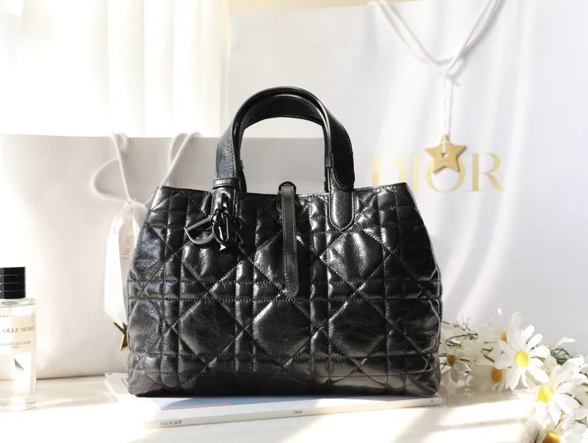 Toujours Medium Shopping Bag DR 071