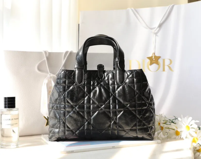 Toujours Medium Shopping Bag DR 071