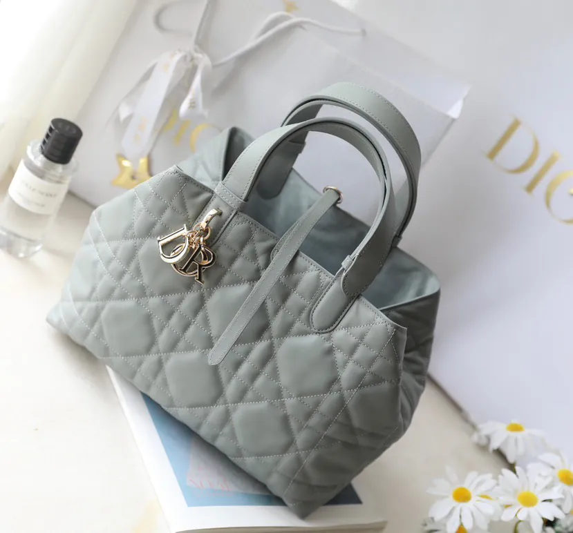 Toujours Medium Shopping Bag DR 071
