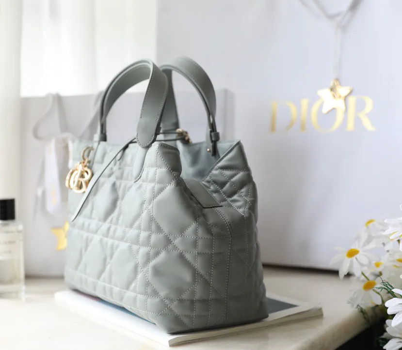 Toujours Medium Shopping Bag DR 071