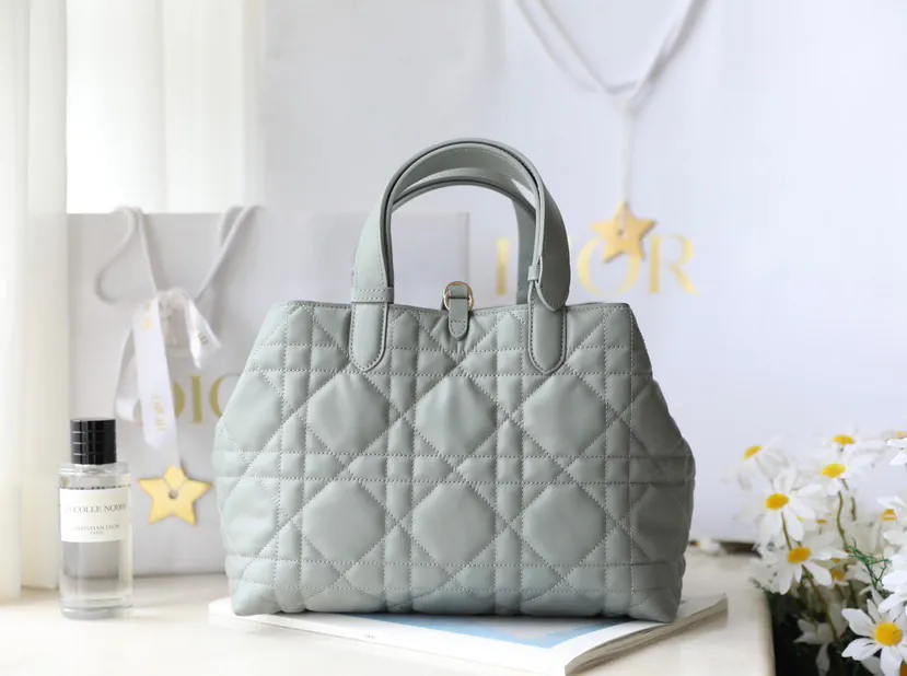Toujours Medium Shopping Bag DR 071
