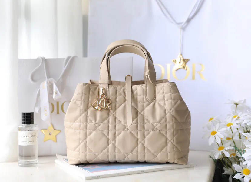 Toujours Medium Shopping Bag DR 071