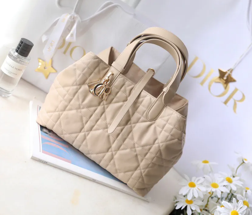 Toujours Medium Shopping Bag DR 071