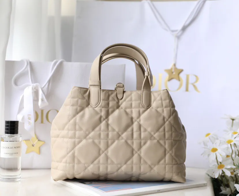 Toujours Medium Shopping Bag DR 071