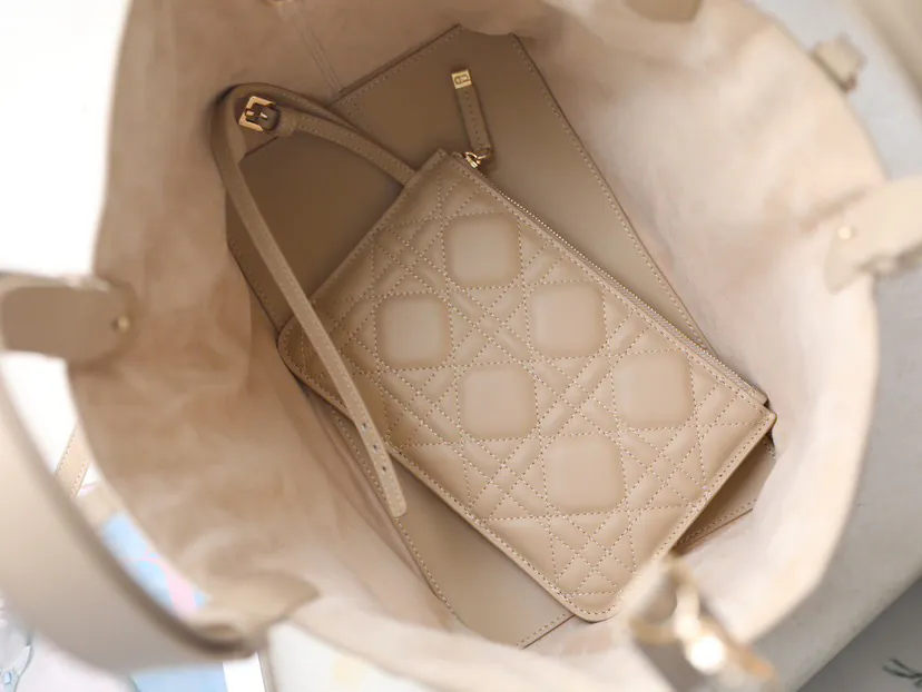 Toujours Medium Shopping Bag DR 071