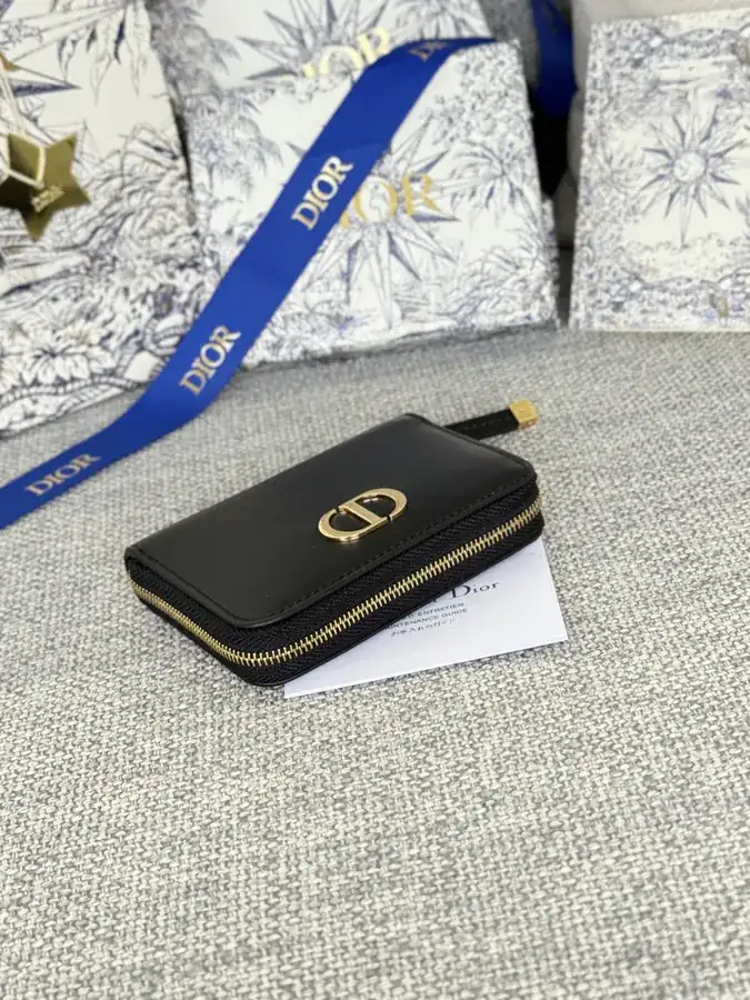 30 Montaigne Voyageur Small Zip Wallet
