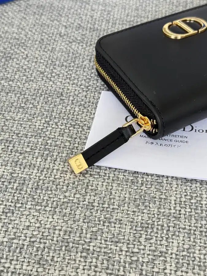 30 Montaigne Voyageur Small Zip Wallet