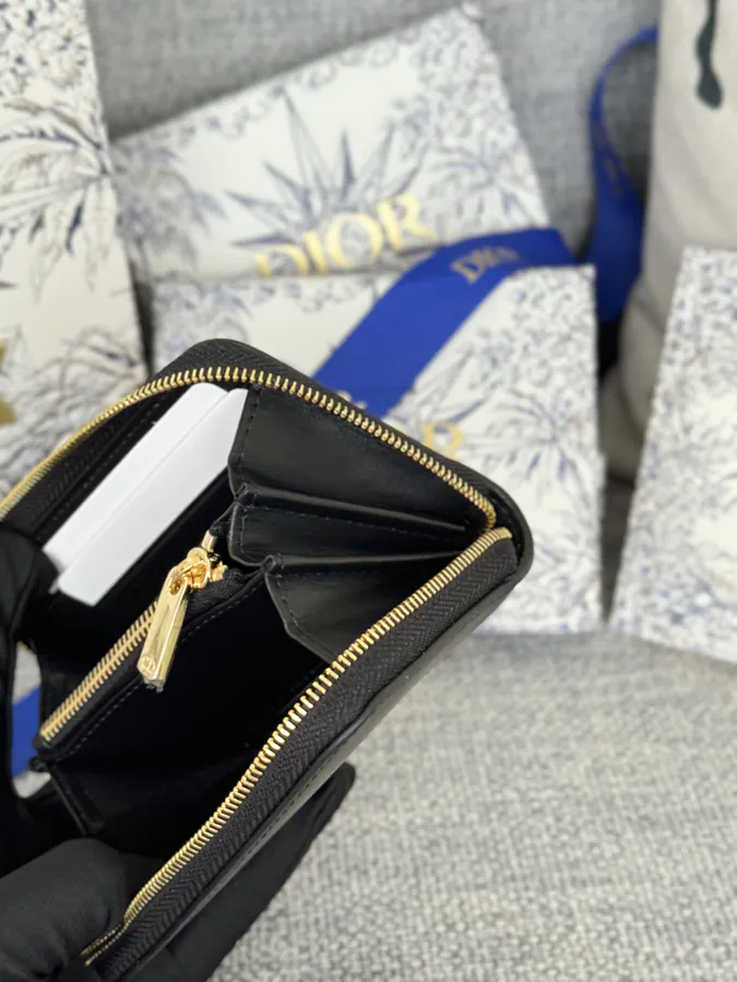 30 Montaigne Voyageur Small Zip Wallet