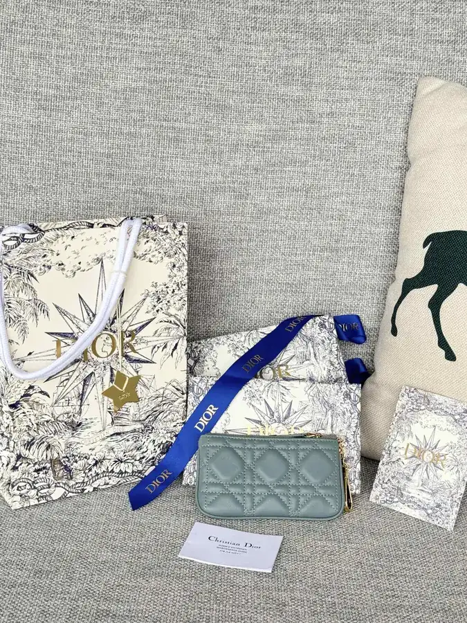Caro Key Wallet Elegant and Practical