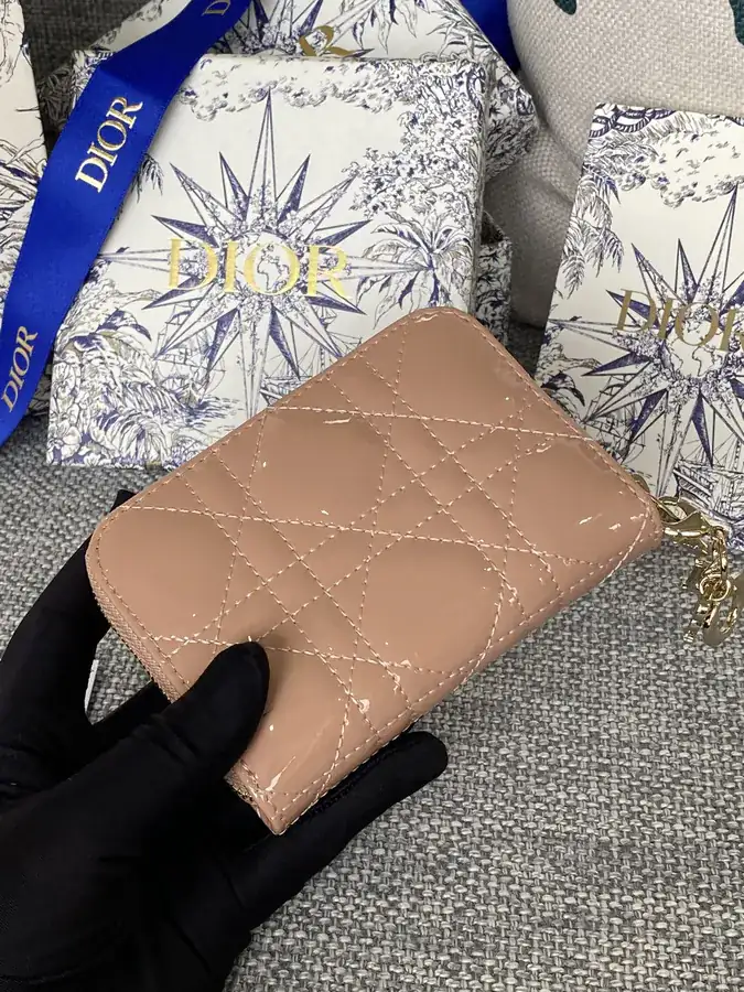 30 Montaigne Voyageur Mini Bag Classic Design, Stylish and Practical