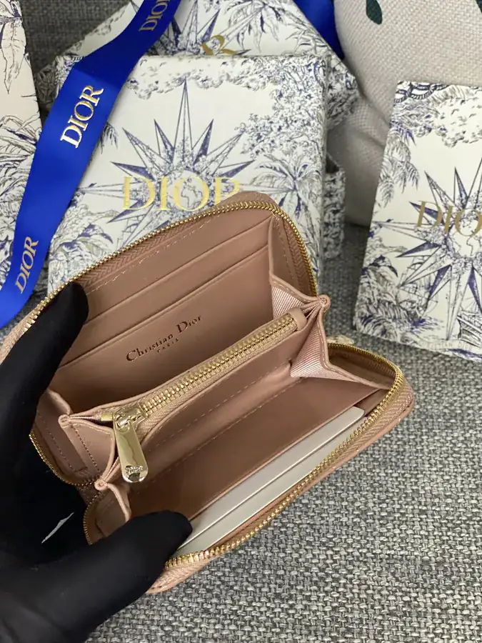 30 Montaigne Voyageur Mini Bag Classic Design, Stylish and Practical