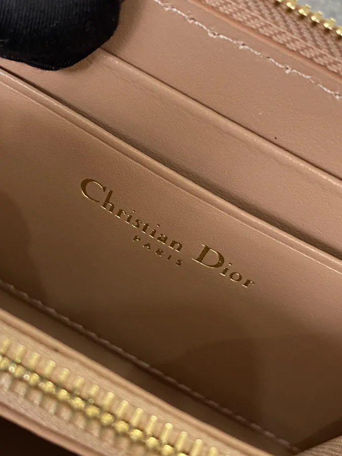 30 Montaigne Voyageur Mini Bag Classic Design, Stylish and Practical
