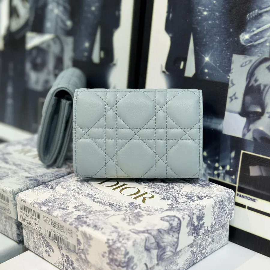 30 Montaigne Glycine Wallet Elegant and Practical