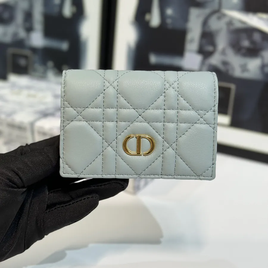 30 Montaigne Glycine Wallet Elegant and Practical