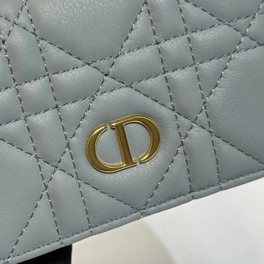 30 Montaigne Glycine Wallet Elegant and Practical