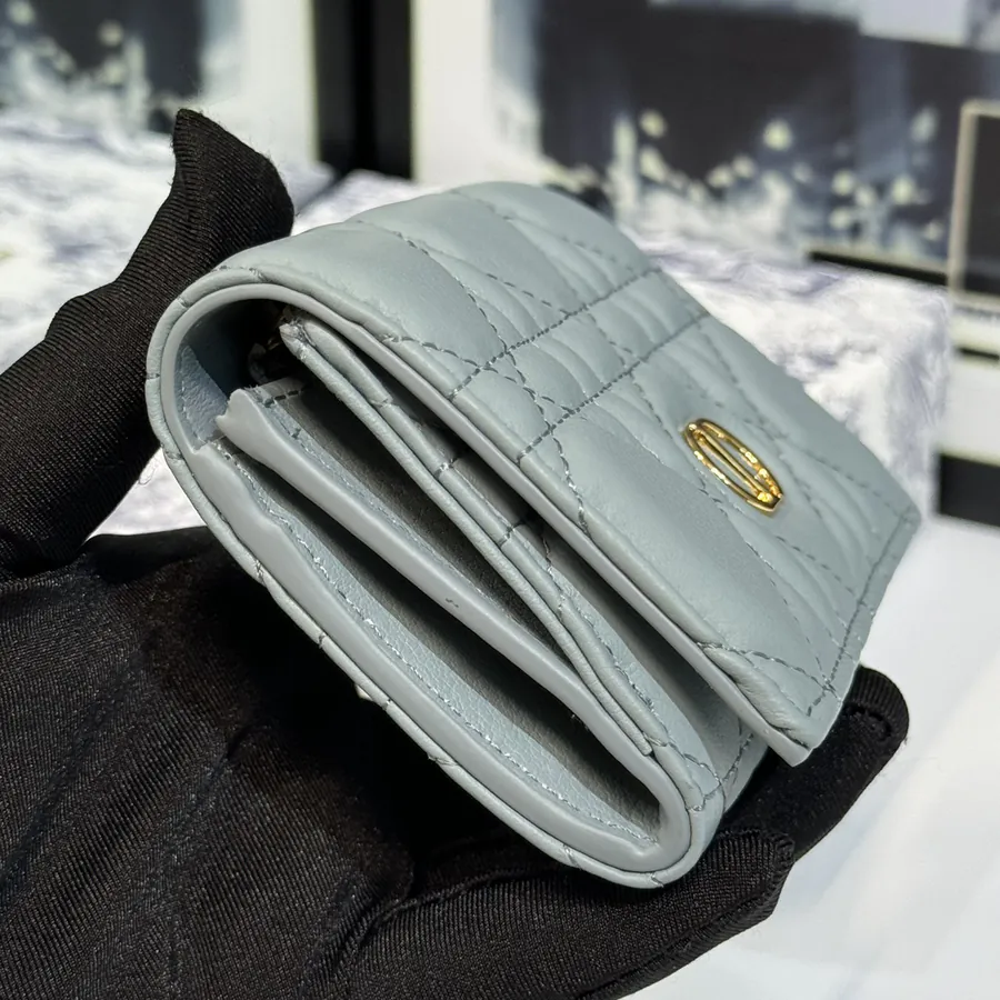 30 Montaigne Glycine Wallet Elegant and Practical