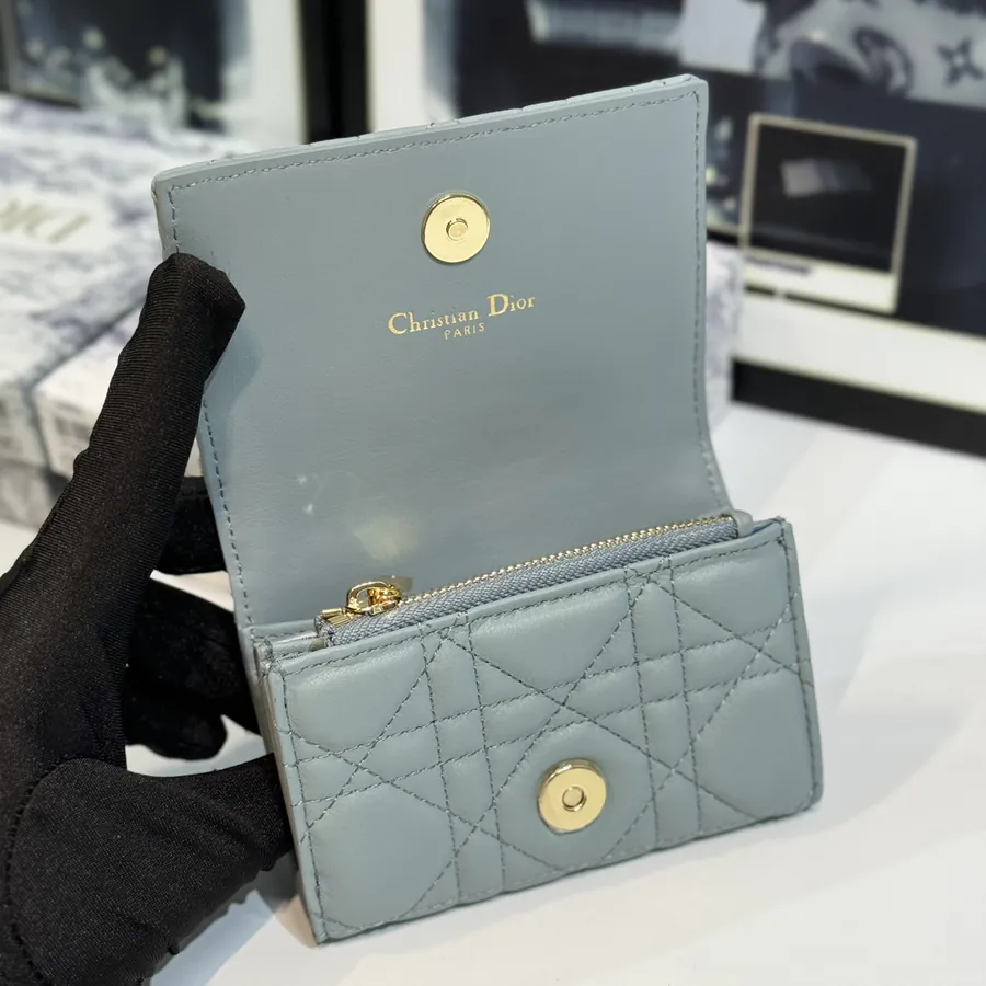 30 Montaigne Glycine Wallet Elegant and Practical