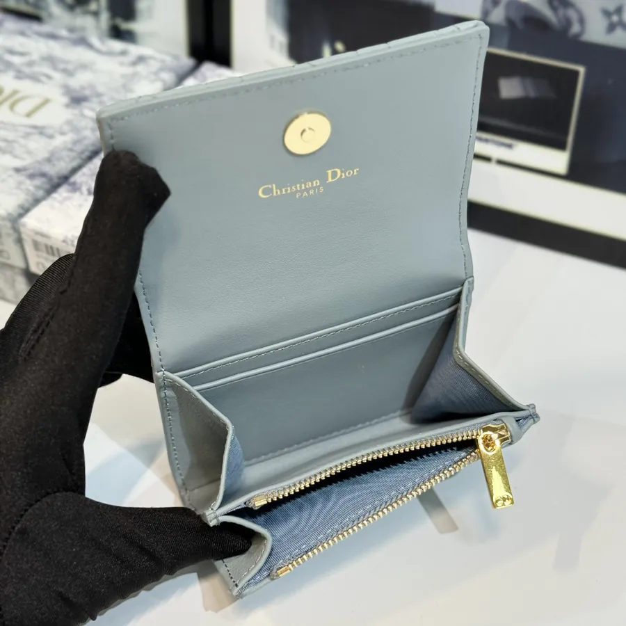 30 Montaigne Glycine Wallet Elegant and Practical