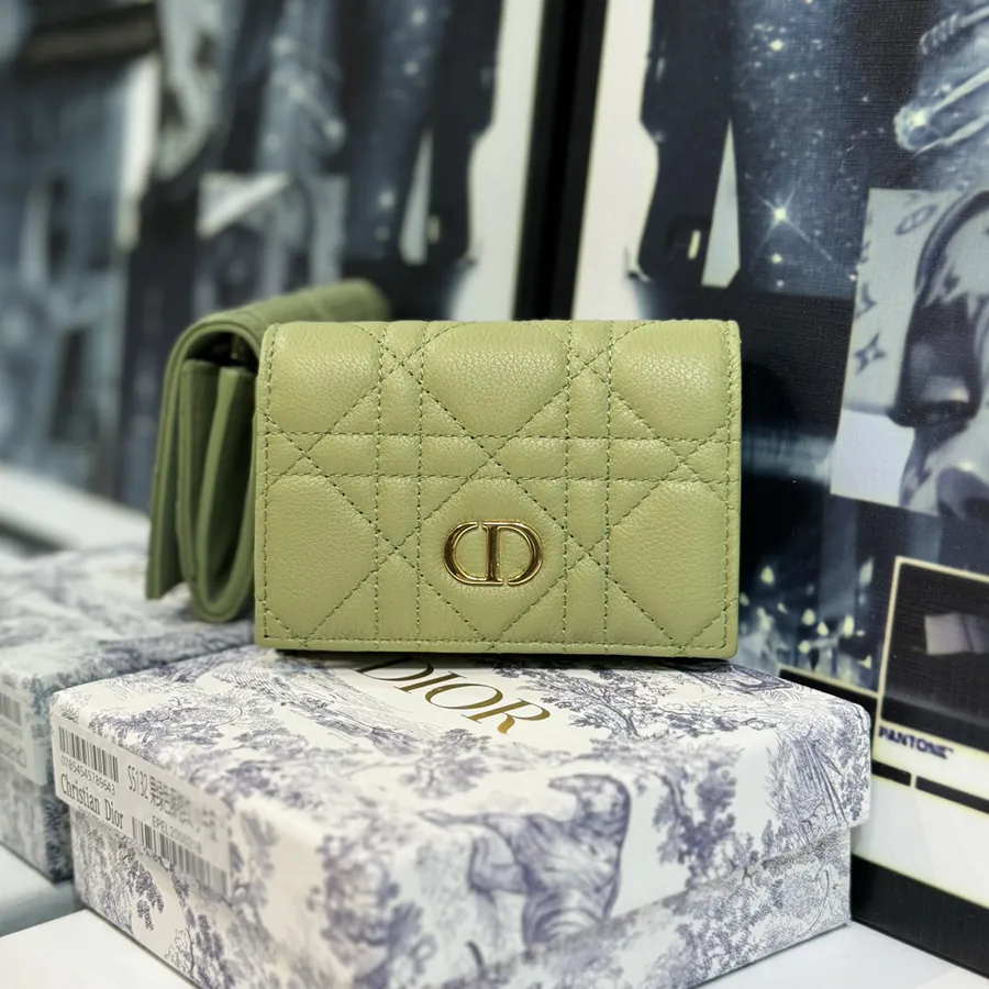 30 Montaigne Glycine Wallet Compact and Unique