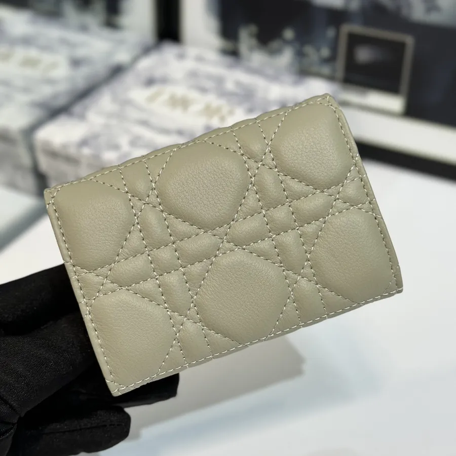 30 Montaigne Glycine Wallet Compact and Stylish