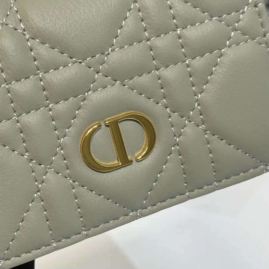 30 Montaigne Glycine Wallet Compact and Stylish