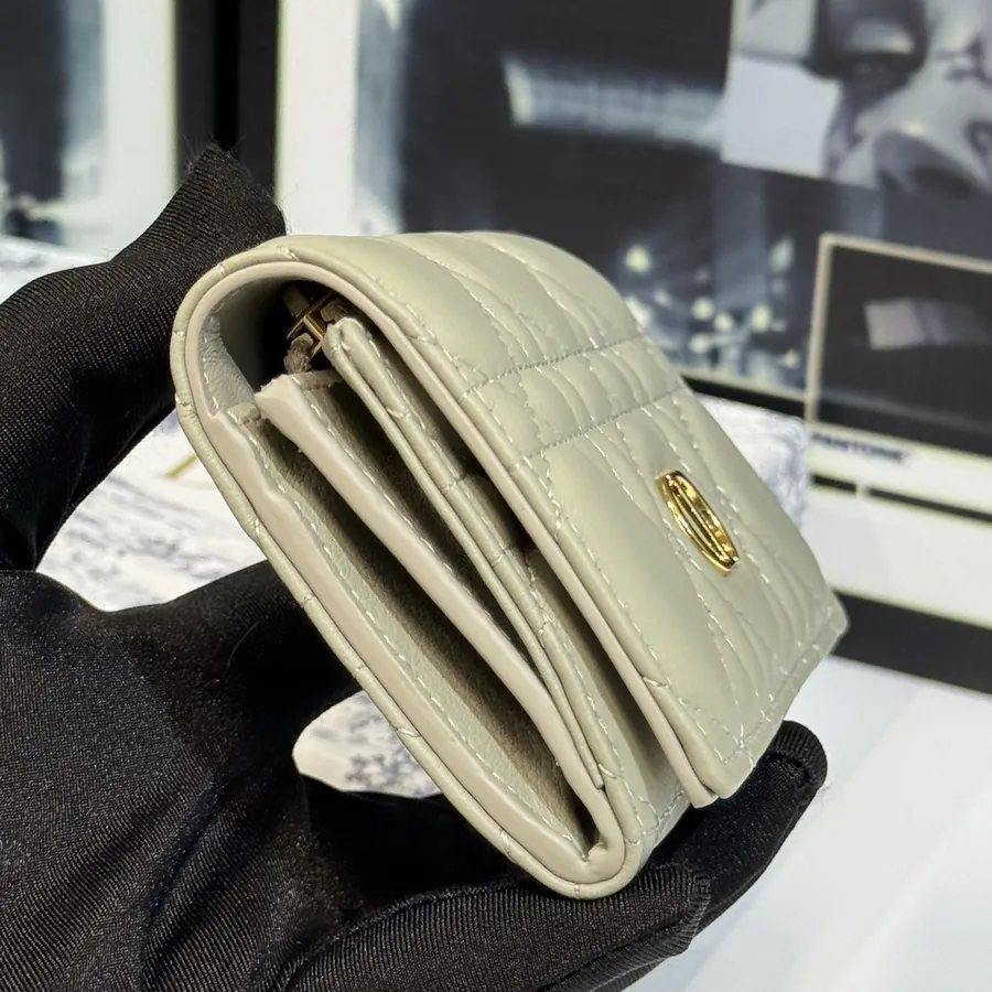 30 Montaigne Glycine Wallet Compact and Stylish