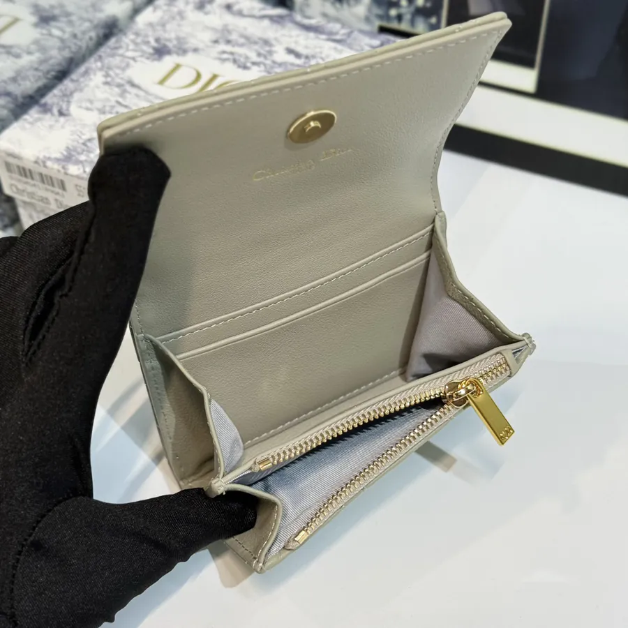 30 Montaigne Glycine Wallet Compact and Stylish