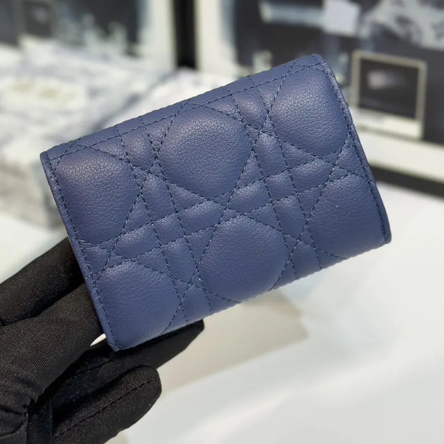 30 Montaigne Glycine Wallet Elegant and Practical