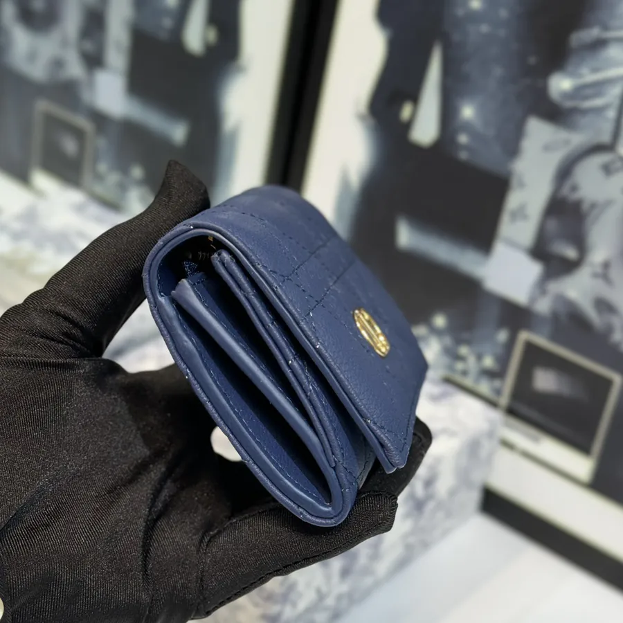 30 Montaigne Glycine Wallet Elegant and Practical