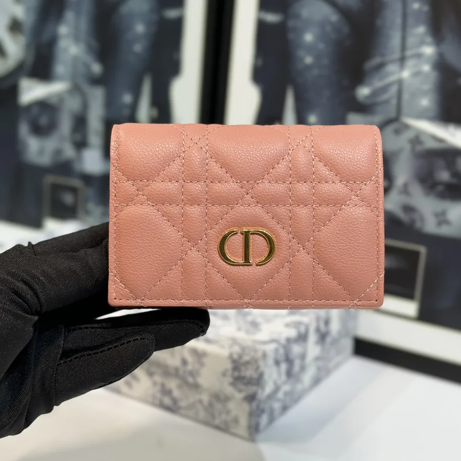 30 Montaigne Glycine Wallet Compact and Stylish