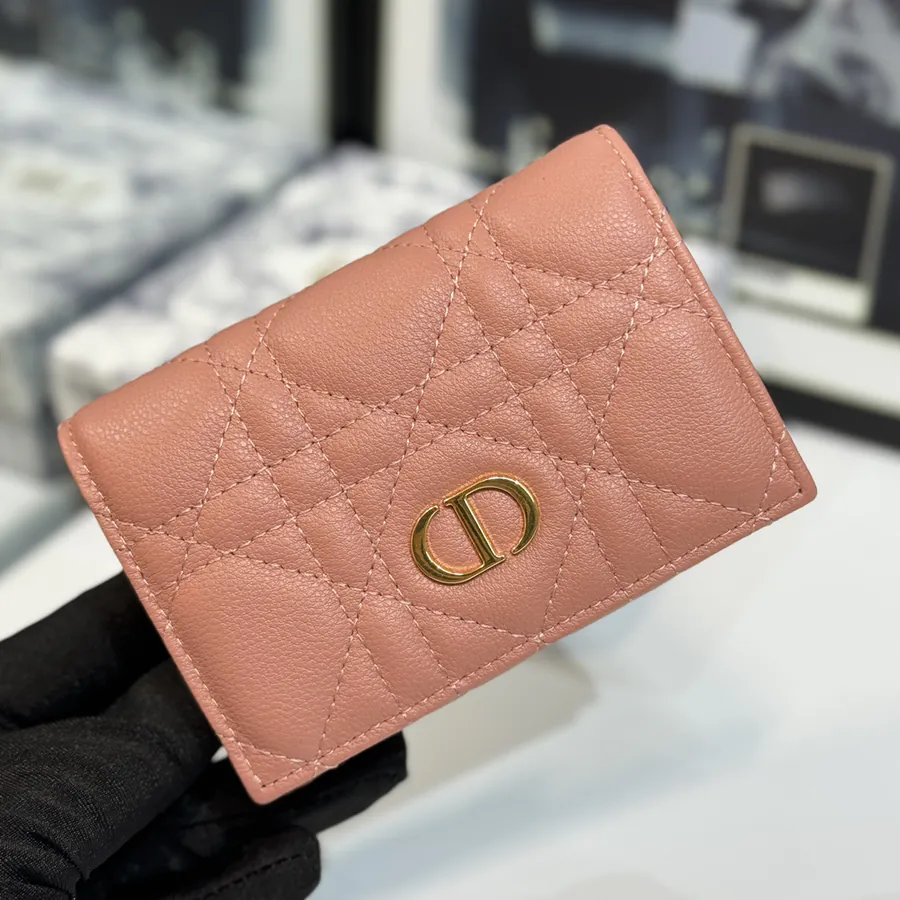30 Montaigne Glycine Wallet Compact and Stylish