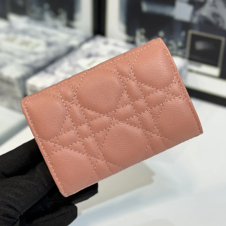 30 Montaigne Glycine Wallet Compact and Stylish