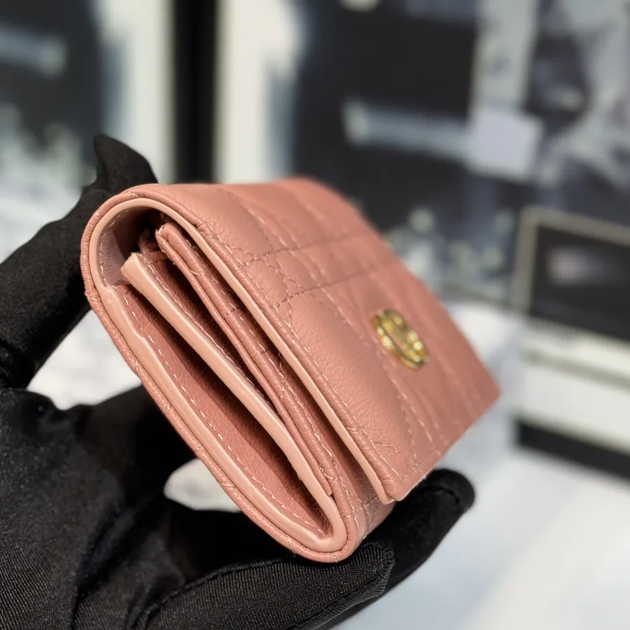 30 Montaigne Glycine Wallet Compact and Stylish