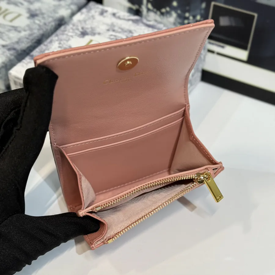 30 Montaigne Glycine Wallet Compact and Stylish