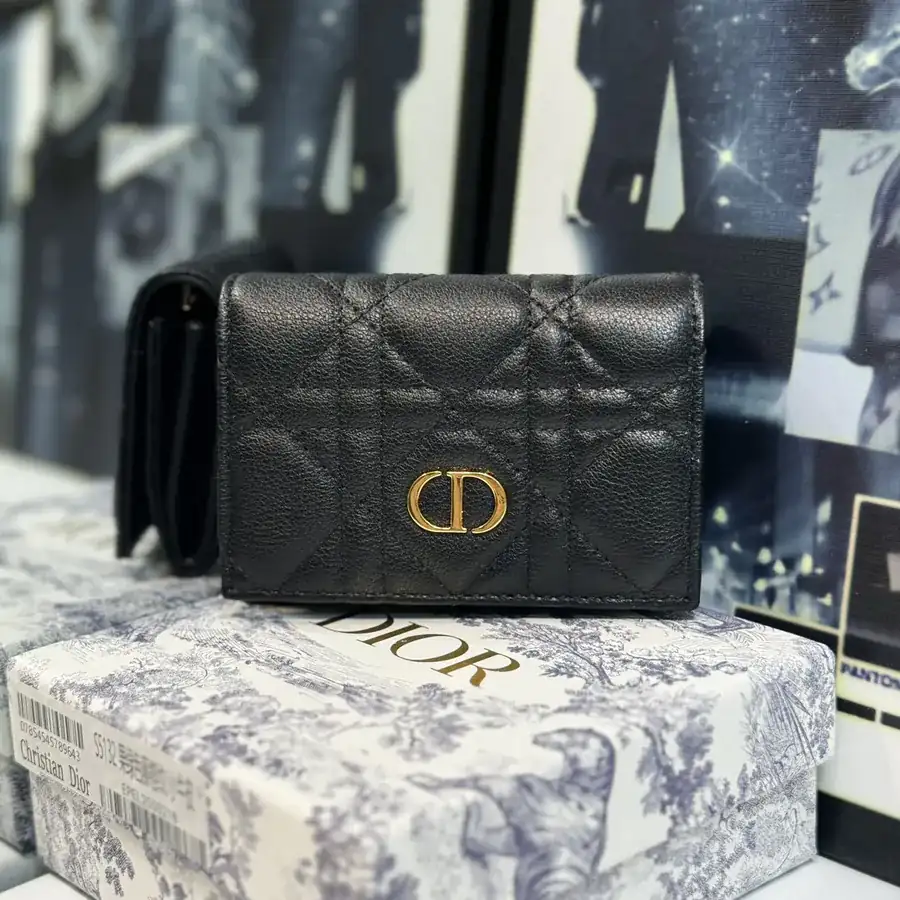 30 Montaigne Glycine Wallet Compact and Unique