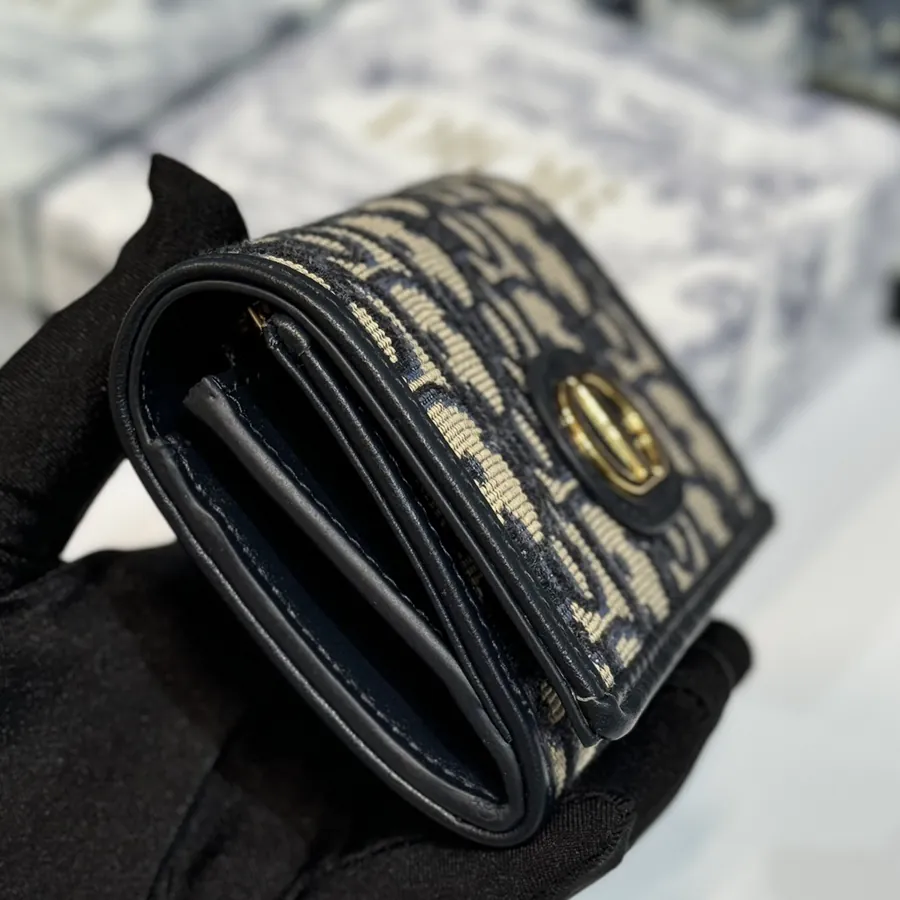 30 Montaigne Glycine Wallet Compact and Stylish