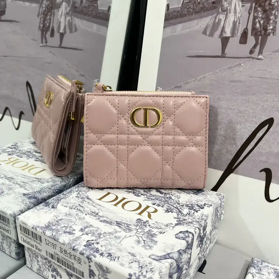 Dalia Wallet Elegant and Functional Essential, 30 Montaigne