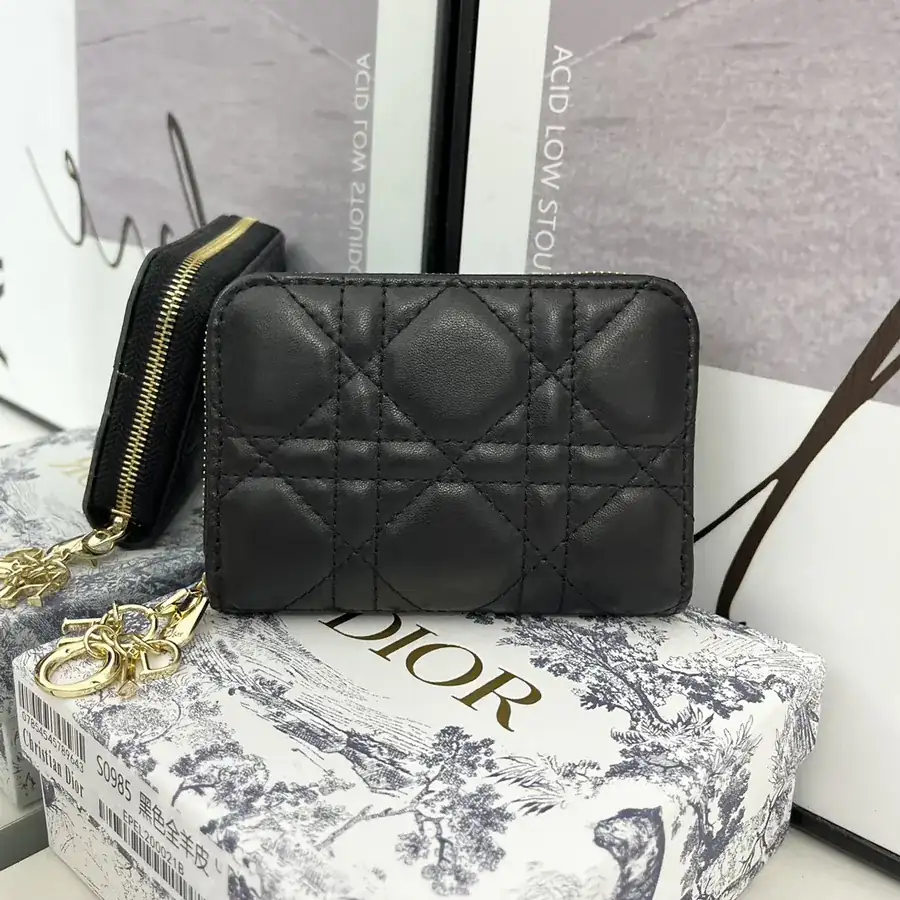 30 Montaigne Voyageur Bucket Bag