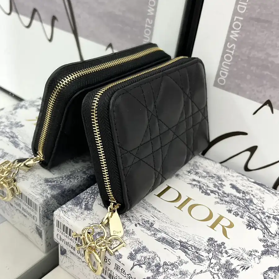 30 Montaigne Voyageur Bucket Bag