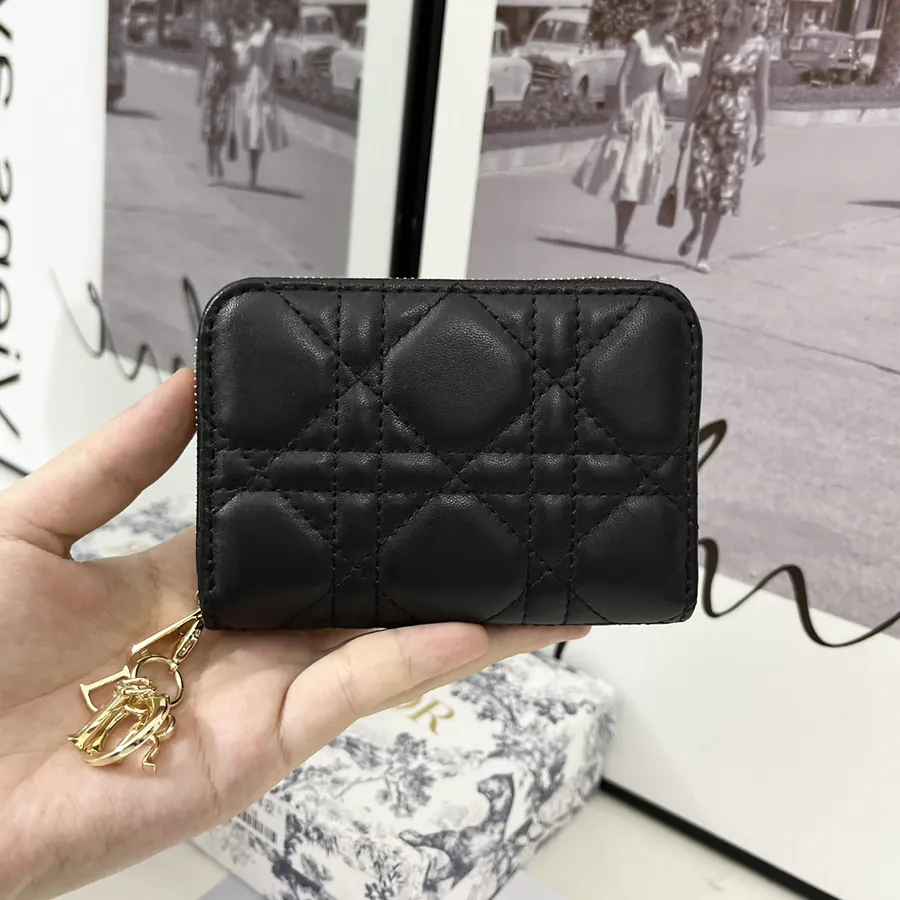 30 Montaigne Voyageur Bucket Bag