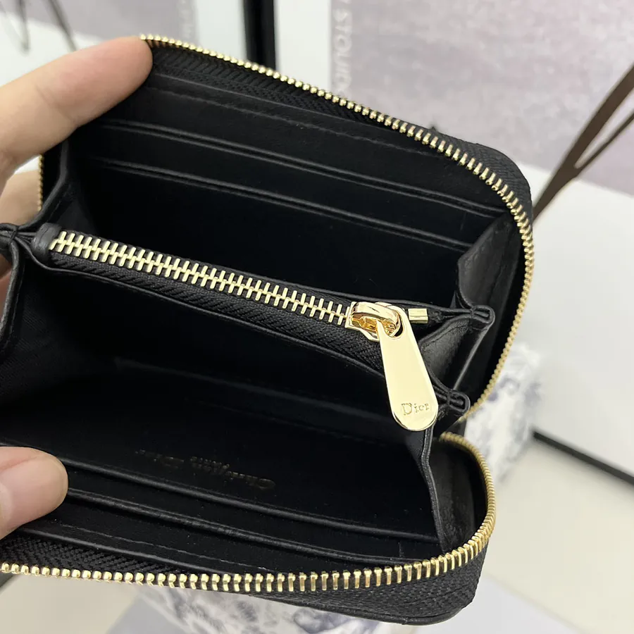 30 Montaigne Voyageur Bucket Bag