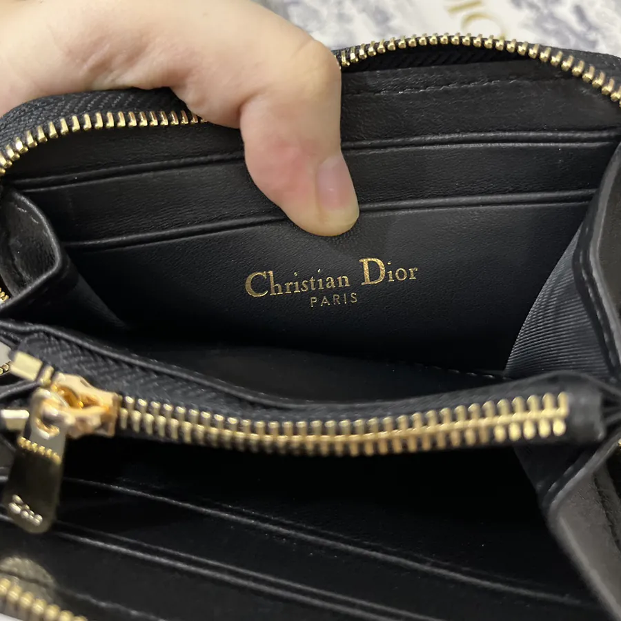 30 Montaigne Voyageur Bucket Bag